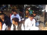 students give dharna at district headquarters I जिला मुख्यालय पर धरने पर बैठे छात्र