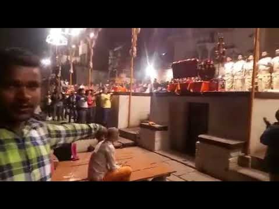 Ganga Aarti in Varanasi I मां गंगा की महाआरती देखने उमड़ते हैं देशी-विदेशी पर्यटक