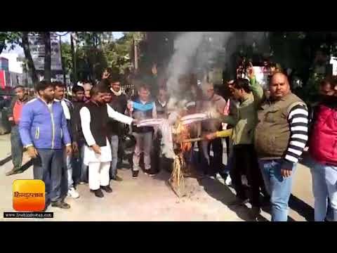 हल्द्वानी में उक्रांद कार्यकर्ताओं ने पेयजल मंत्री प्रकाश पंत का पुतला फूंका