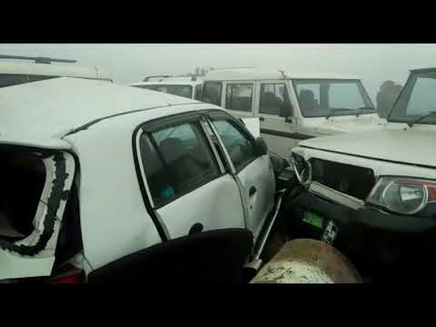 कोहरे का कहर लखनऊ आगरा एक्सप्रेस वे पर टकराईं 8 गाड़ियां II lucknow-agra expressway Accident