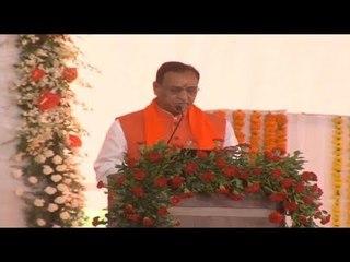 गुजरात कैबिनेट  दूसरी बार सीएम बने रूपाणी II Vijay Rupani takes oath as Gujarat CM