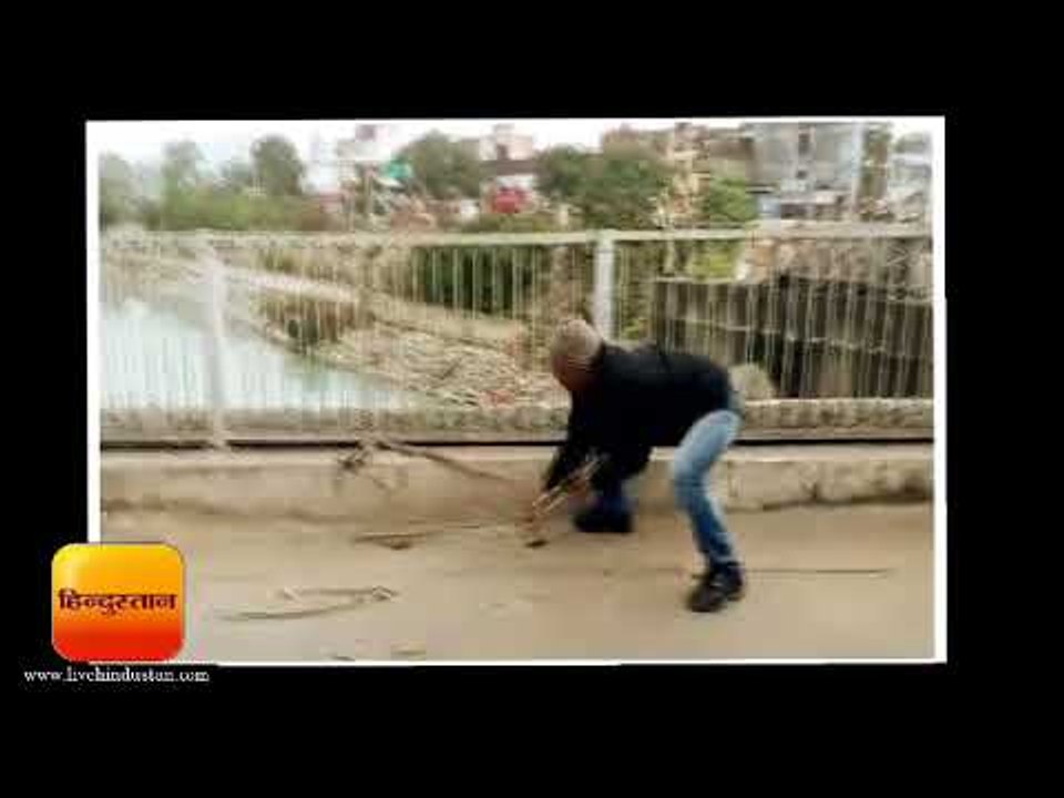 सांप को ऐसे पकड़ा की देखकर आपके रोंगटे खड़े हो जाएंगे II caught the snake in, Uttarakhand