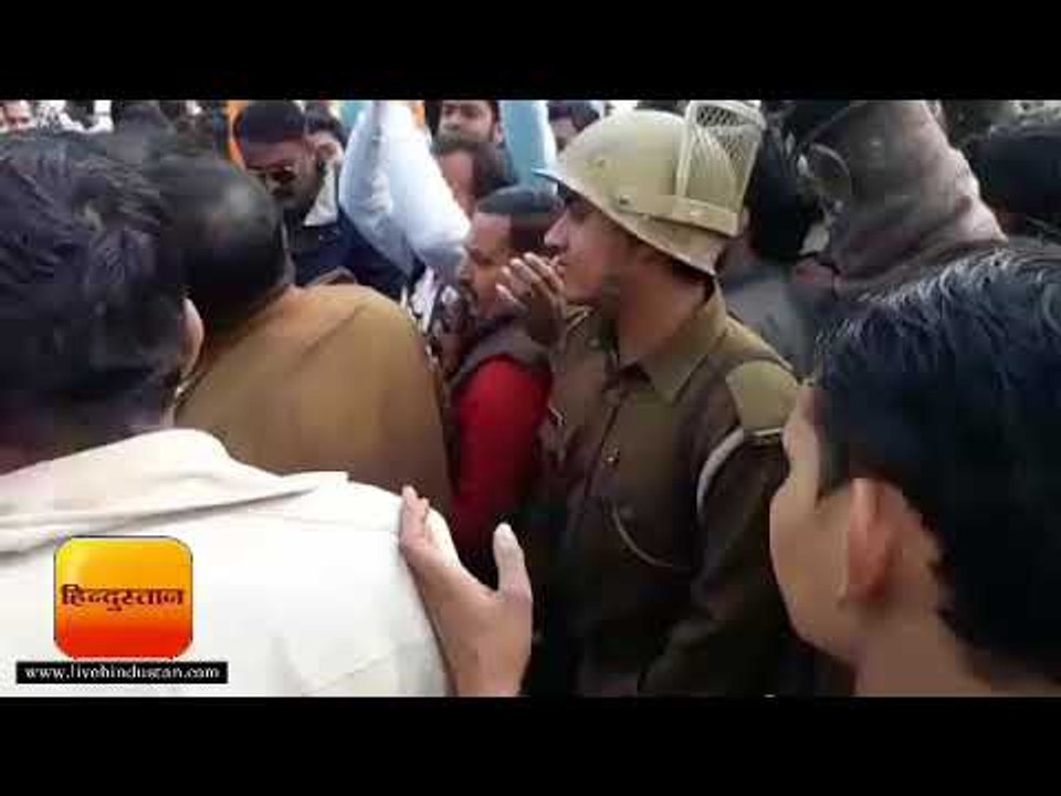ताज़ा समाचार || अलीगढ़ में पद्मावत के खिलाफ सड़क...