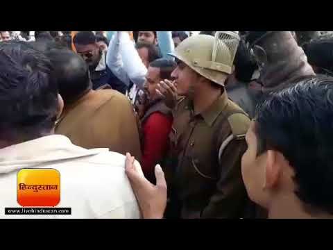 ताज़ा समाचार || अलीगढ़ में पद्मावत के खिलाफ सड़कों पर उतरा क्षत्रिय समाज