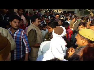 कानपुर में सजेती थाने के गांव बरी महतैन में पत्नी ने साथ चलने से मना किया तो...