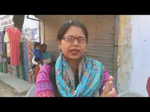 बहराइच : स्कूल के गेट और ताले में शरारती तत्वों ने लगाया मैला तो रोड पर लगी क्लास