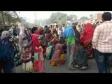 सीतापुर : नाराज ग्रामीणों ने सड़क पर शव रख कर किया प्रदर्शन