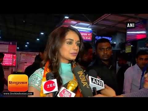 मुंबई के सिद्दिविनायक मंदिर पहुंची मिस वर्ल्ड मानुषी छिल्लर II Miss World Manushi Chhillar