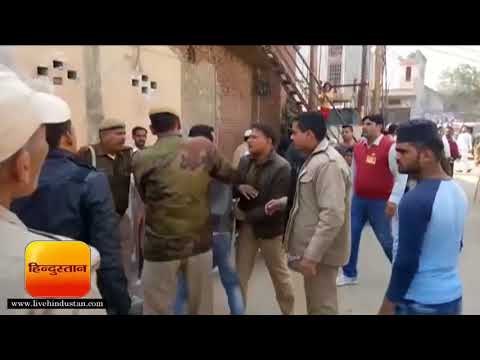 यूपी निकाय चुनाव बागपत में बूथ पर लाठीचार्ज || मची भगदड़ II Bagpat