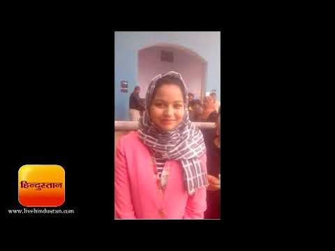 मुरादाबाद वोट डालने के बाद सेल्फी लेना नहीं भूले युवा II Moradabad Hindi News - Hindustan