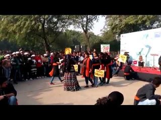 आगरा में नुक्कड़ नाटक के जरिए महिलाओं को किया जागरूक