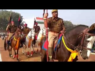 इलाहाबाद के पुलिस लाइन में डिप्टी सीएम केशव प्रसाद मौर्य ने किया ध्वजारोहण