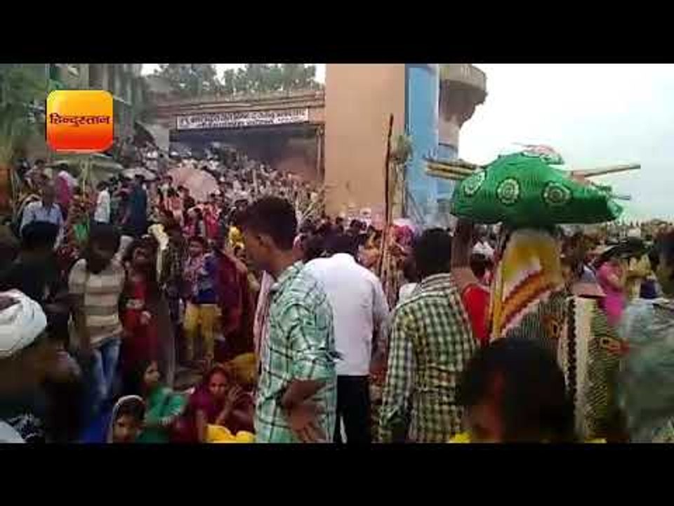 काशी के घाटों पर छठ व्रतियों ने दिया डूबते सूर्य को अर्घ्य II Chhath pooja in Kashi, Varanasi