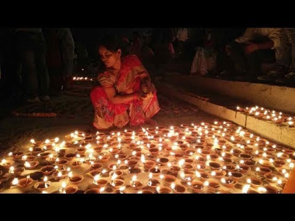 देवदीपावली के मौके पर जगमगाए काशी के घाट