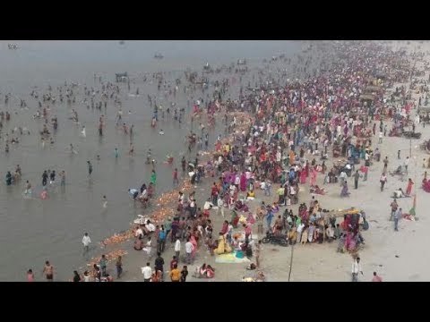 कार्तिक पूर्णिमा पर कानपुर के गंगा घाटों पर हरकी पैड़ी जैसा नजारा