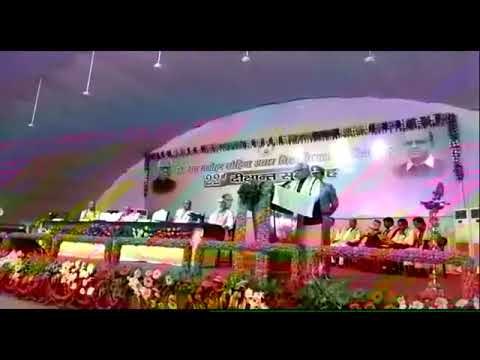 अवध विवि के दीक्षांत समारोह में मेधावियों को राज्यपाल ने स्वर्ण पदक प्रदान किया