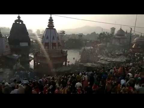 कार्तिक पूर्णिमा : गंगा स्नान के लिए हरिद्वार में उमड़े श्रद्धालु