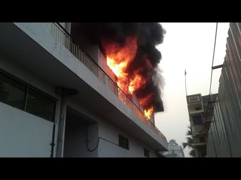 पटना में धनुकी मोड़ के पास राज डेयरी में लगी भीषण आग