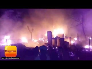 बिहार के खगड़िया में हथियारबंद बदमाशों ने घरों में लगाई आग