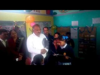 बाल दिवस पर स्कूलों में जाकर बच्चों से मिले शिक्षा मंत्री