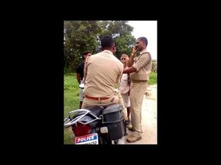 पैसे लेते हुए वीडियो वायरल, दो सिपाही सस्पेंड