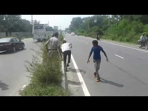 हरिद्वार में हाईवे पर भिड़े छात्र और ग्रामीण