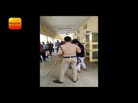 हल्द्वानी बेस अस्पताल में शराबी पुलिस कर्मियों से भिड़ा II Drunken man fight police in the Haldwani