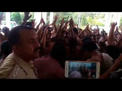 फर्रुखाबाद में शिक्षा मित्रों ने अर्धनग्न होकर किया प्रदर्शन II Shiksha mitra protested, Kanpur