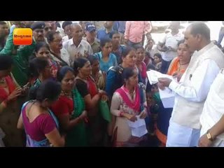 बागेश्वर में वीरांगना महिला संगठन ने केंद्रीय कपड़ा राज्यमंत्री को घेरा