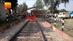 मथुरा में रेल ट्रैक पर गिट्टी से भरा ट्रक फंसा, ट्रैक प्रभावित II Agra Hindi News - Hindustan