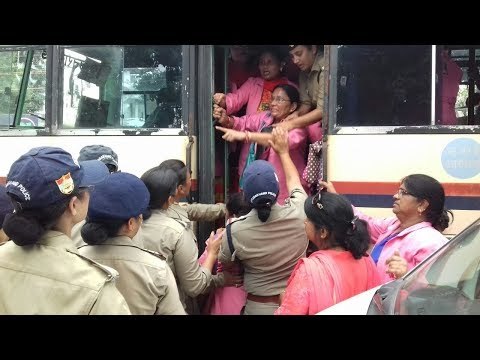 देहरादून में ‘गुलाबी गैंग’ का सचिवालय कूच II Asha Worker arrested in Dehradun