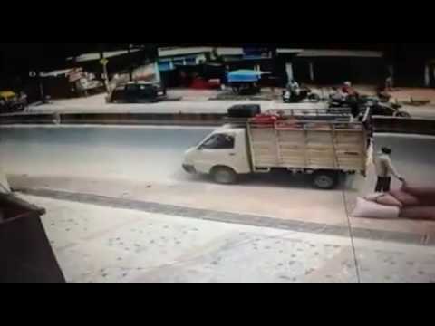 truck crushed the young man in Allahabad