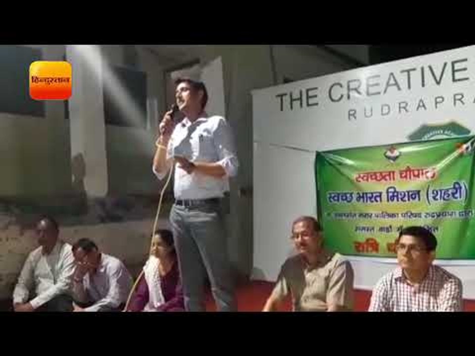 VIDEO: डीएम मंगेश घिल्डियाल की अनूठी पहल, रात में चौपाल लगाकर सुनी लोगों की समस्याएं