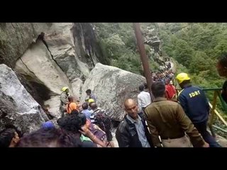 उत्तराखंड में बारिश का कहर  II Boulder fell on the path in Yamunotri dham - Hindustan