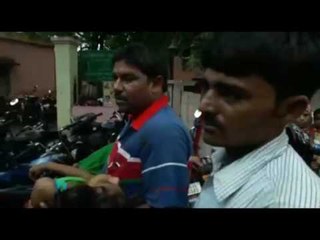 कानपुर में नहीं मिला इलाज, पिता की गोद में बच्ची का टूट गया दम