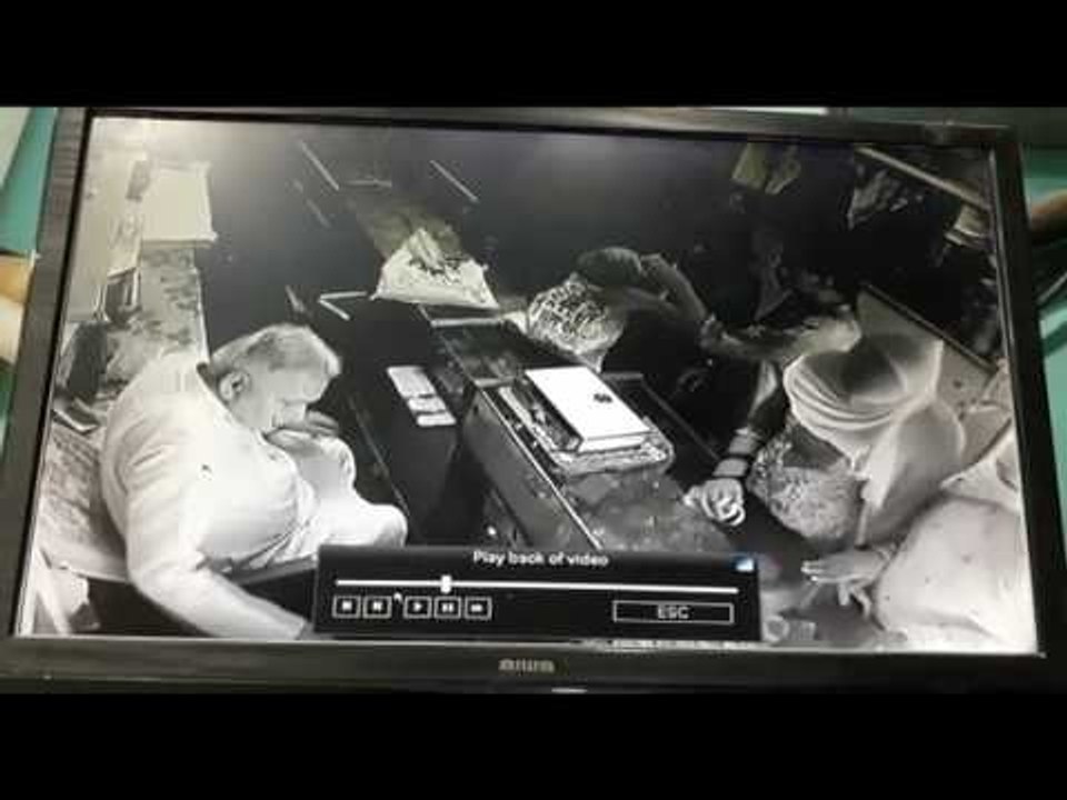 women wearing burqa in looted lakhs of jewellery