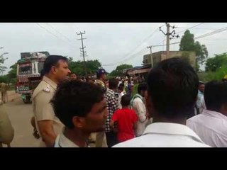 साइकिल पर ट्यूशन पढ़ने जा रही छात्राओं को ट्रक ने कुचला, एक की मौत