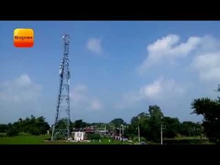 मोबाइल टॉवर पर चढ़ गई छात्रा II maharajganj girl student go to top of the tower