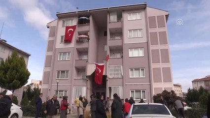İzmir'de Askeri Eğitim Uçağının Düşmesi - Yüzbaşı Bal'ın Baba Evinde Yas Var