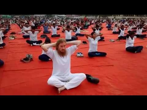 फुहारों संग योग की आध्यात्मिक मस्ती II Sangmnagari remain abuzz with Yoga amidst brisk rainfall