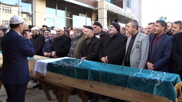 Yarım saat arayla hayatlarını kaybeden yaşlı çift son yolculuklarına uğurlandı