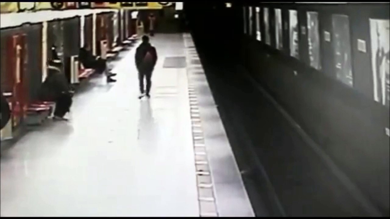 Un héros sauve un bébé de deux ans tombé sur les rails