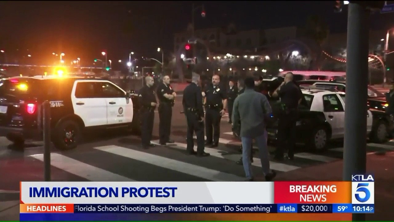 Activists Block Homeland Security Van Outside Detention Center