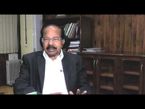 Top priority is to smoothen the clearance process: Moily