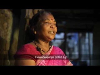 Télécharger la video: How women in Dharavi use smartphones against gender violence