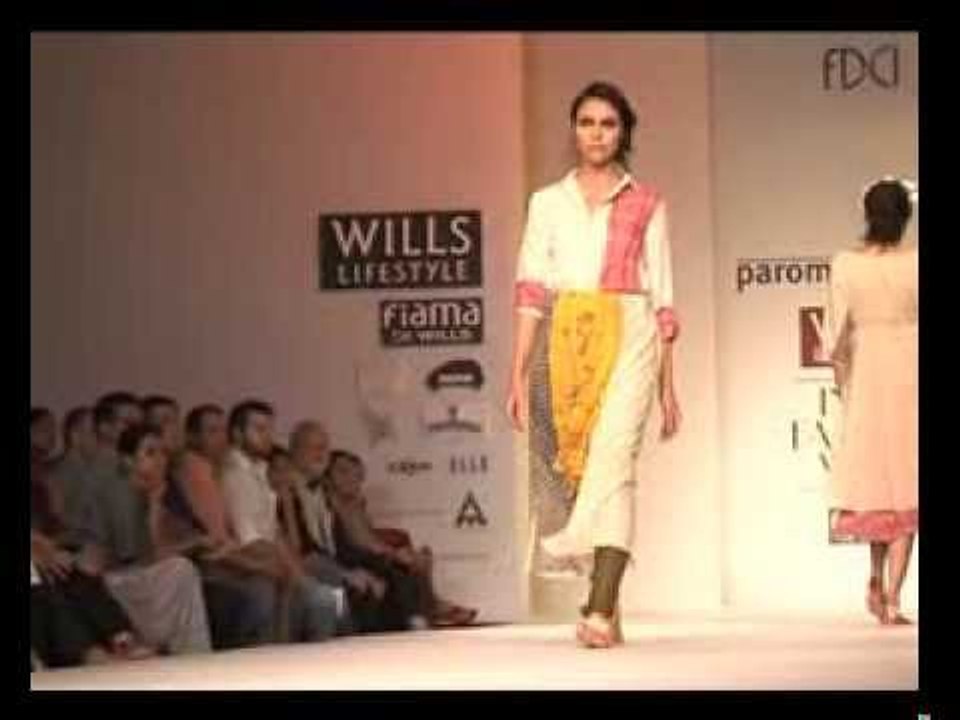 Wills Lifestyle Fashion Week SS14 Day2 | Paromita Banerjee