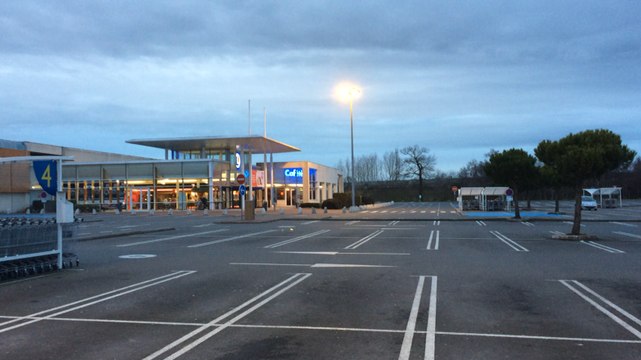 Action syndicale des éleveurs au magasin Leclerc