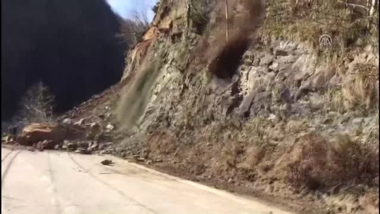 Heyelan Anı Cep Telefonu Kamerası ile Kaydedildi