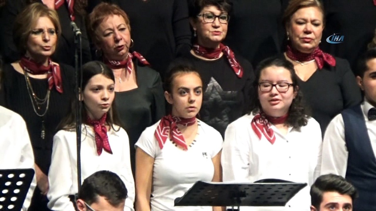 Bursalı kadınlar down sendromlu çocuklarla konser verdi