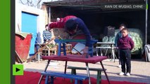 Des enfants de fermiers chinois donnent d'impressionnantes représentations d'acrobatie